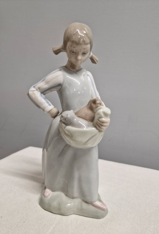 Nao Lladro Collectable Figurine Girl with Kittens in Apron