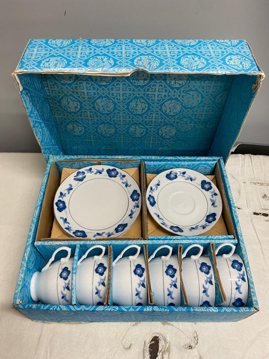 Vintage Boxed Tea Cups Plates And Saucers Blue & White Set of 6